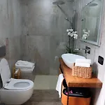 לינה וארוחת בוקר Casa Nika פארמה