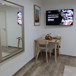 לינה וארוחת בוקר Casa Nika 4*